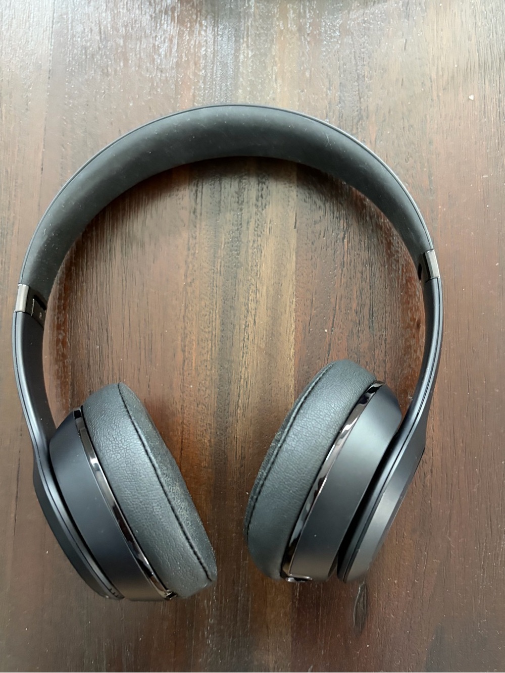 Premium Black Over-Ear Wireless Headphones with Cushioned Earcups
